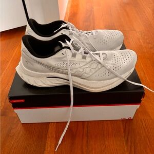 Saucony Endorphin Speed 4 - worn 2 times like new